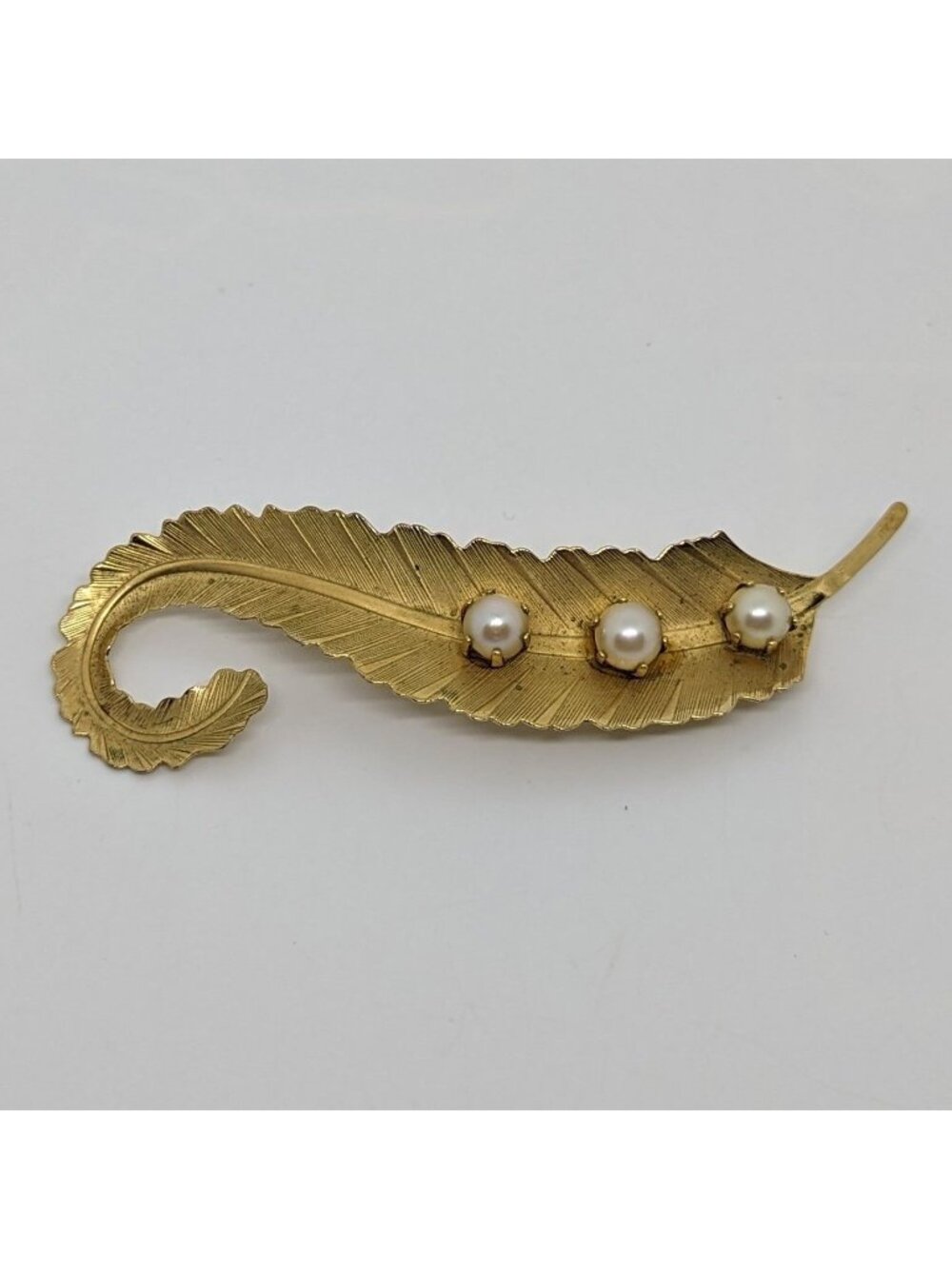 Vtg Gold-Tone Leaf Brooch  Faux Pearl Accents Design Elegant Jewelry Pin 3.5"